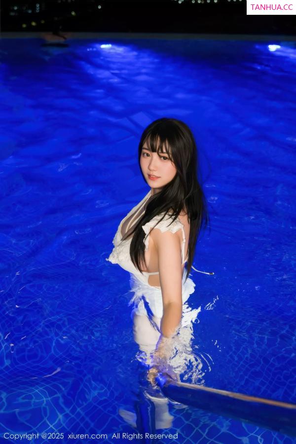   [XiuRen]高清写真图 2025.11.07 No.10959 软情 性感比基尼第16张图片